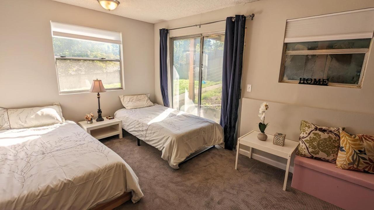 Private Guest Suite In West Bellevue Home Exterior foto