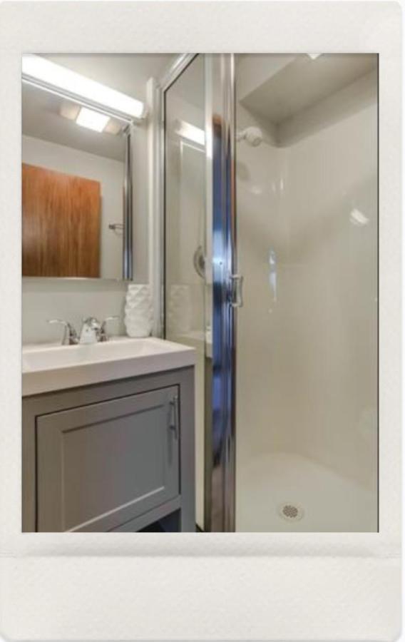 Private Guest Suite In West Bellevue Home Exterior foto
